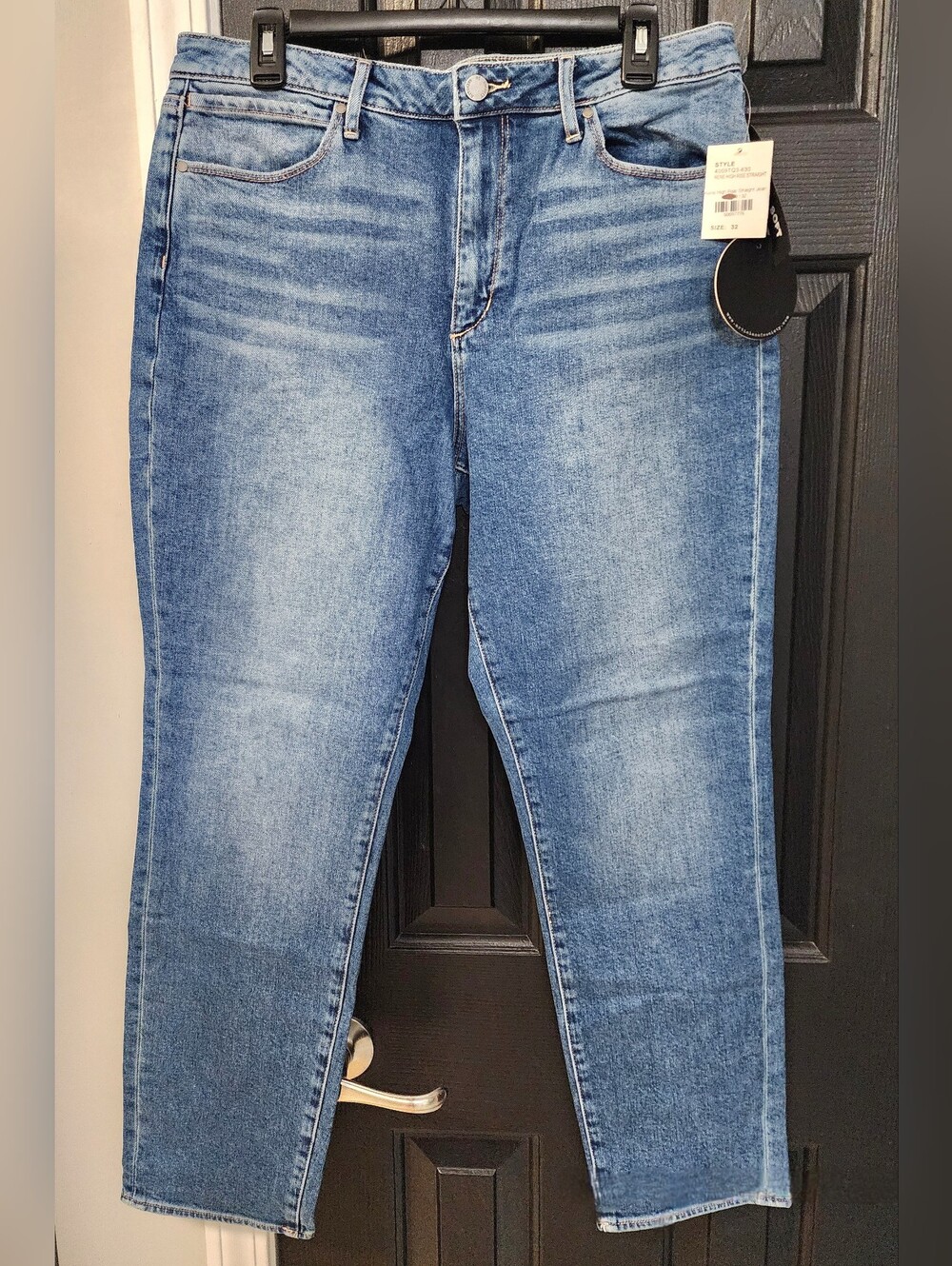 **NWT**RENE HIGH RISE STRAIGHT JEANS